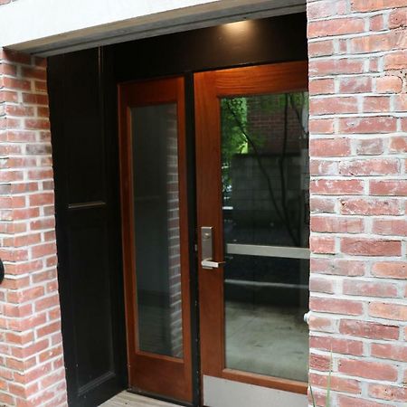 A Stylish Stay W/ A Queen Bed, Heated Floors.. #31 บรูคไลน์ ภายนอก รูปภาพ